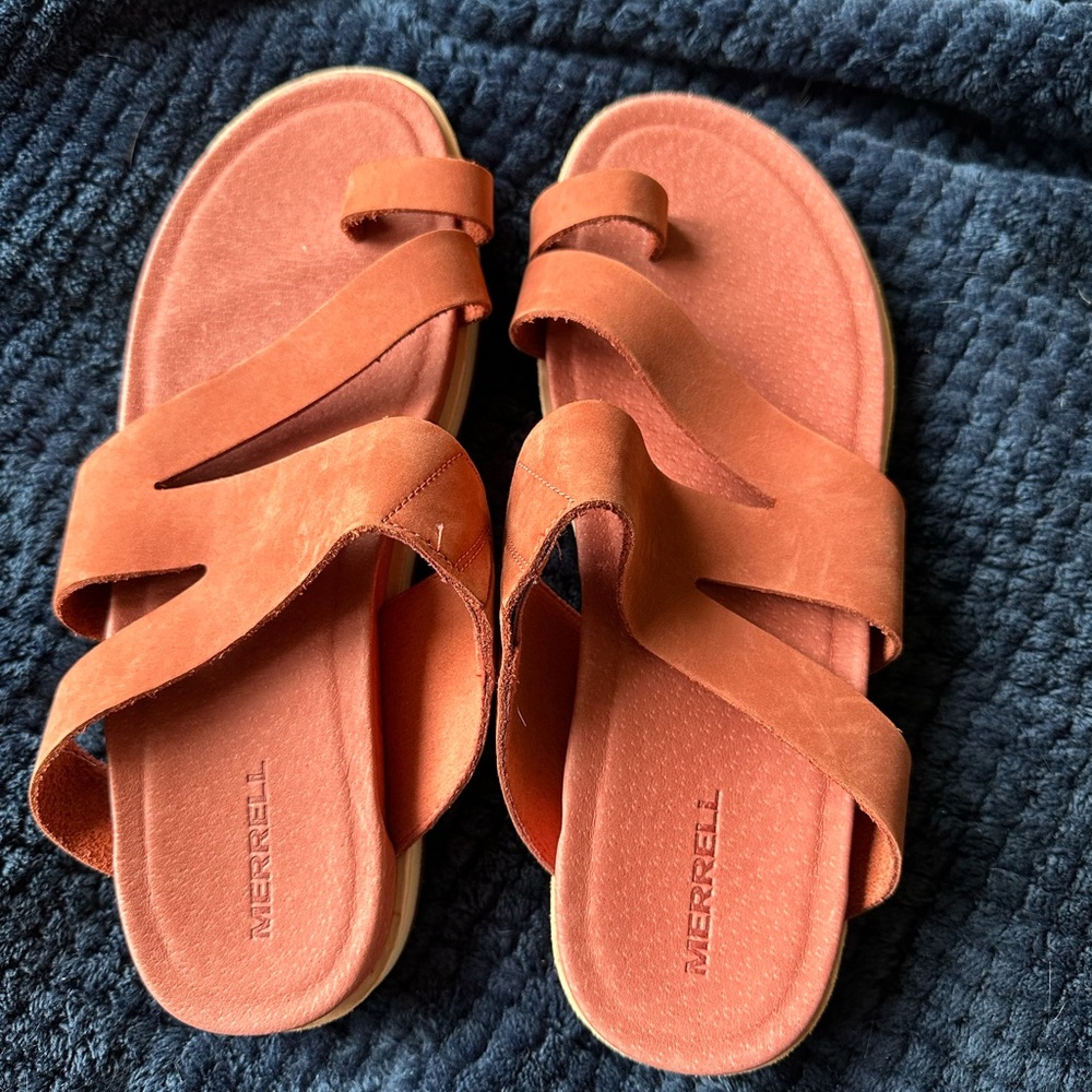 New women’s coral Merrell sandals